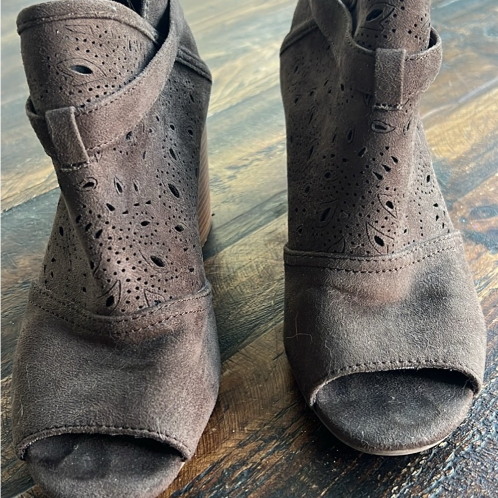 SO Dark Brown Cut-Out Heeled Boots